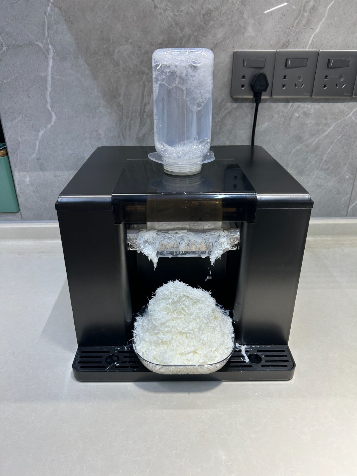 かき氷機 100v スノーフレーク製氷機 電動ふわふわとろ雪かき氷器 かき氷器 小型スノーコーンスラッシーメーカー 業務用 家庭用