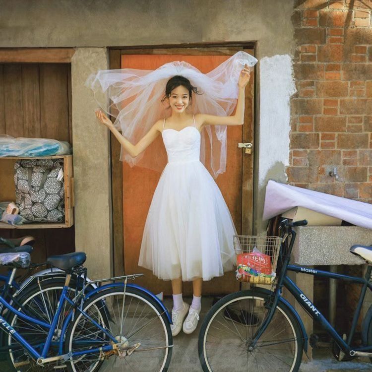 2025 吊り紐付きウェディングドレス 白 Aラインロング 小柄女性向け フランス風レトロ小白ワンピ 結婚式 前撮りにもWP 109 MAAHADDERANG_COM