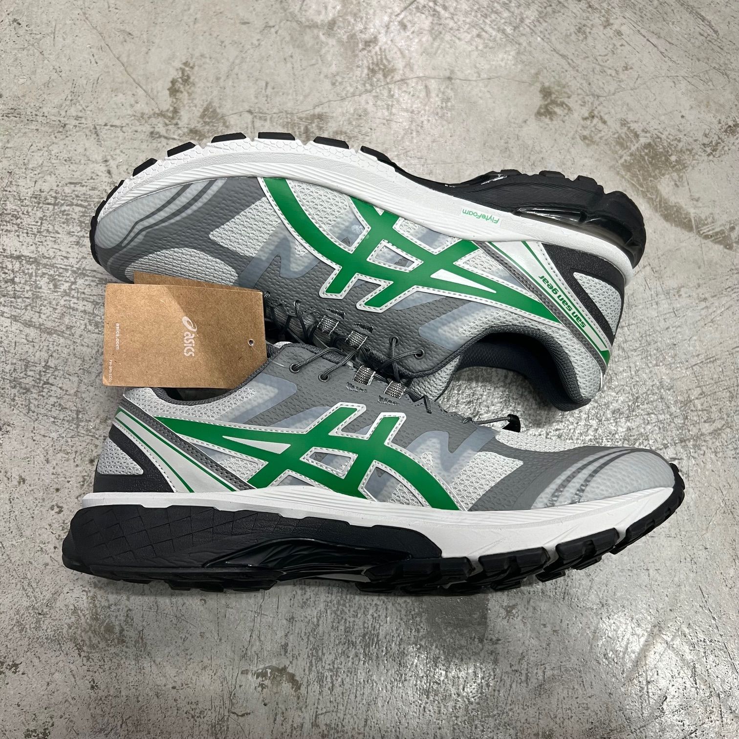 国内正規 定価22000円 未使用品 asics GEL-TERRAIN GREY VIOLET