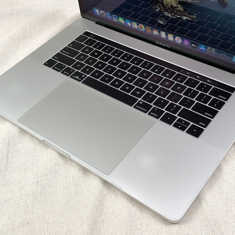 Apple - ◆ジャンク品・本体のみ◆Apple MacBook Pro (15インチ 2018)【Radeon Pro 560X・i7・32GB・512GB】★バッテリー異常 他　A1990 EMC3215/LT-JUNK-250830（329568） ◇ジャンク品・本体のみ◇Apple MacBook Pro (15インチ 2018