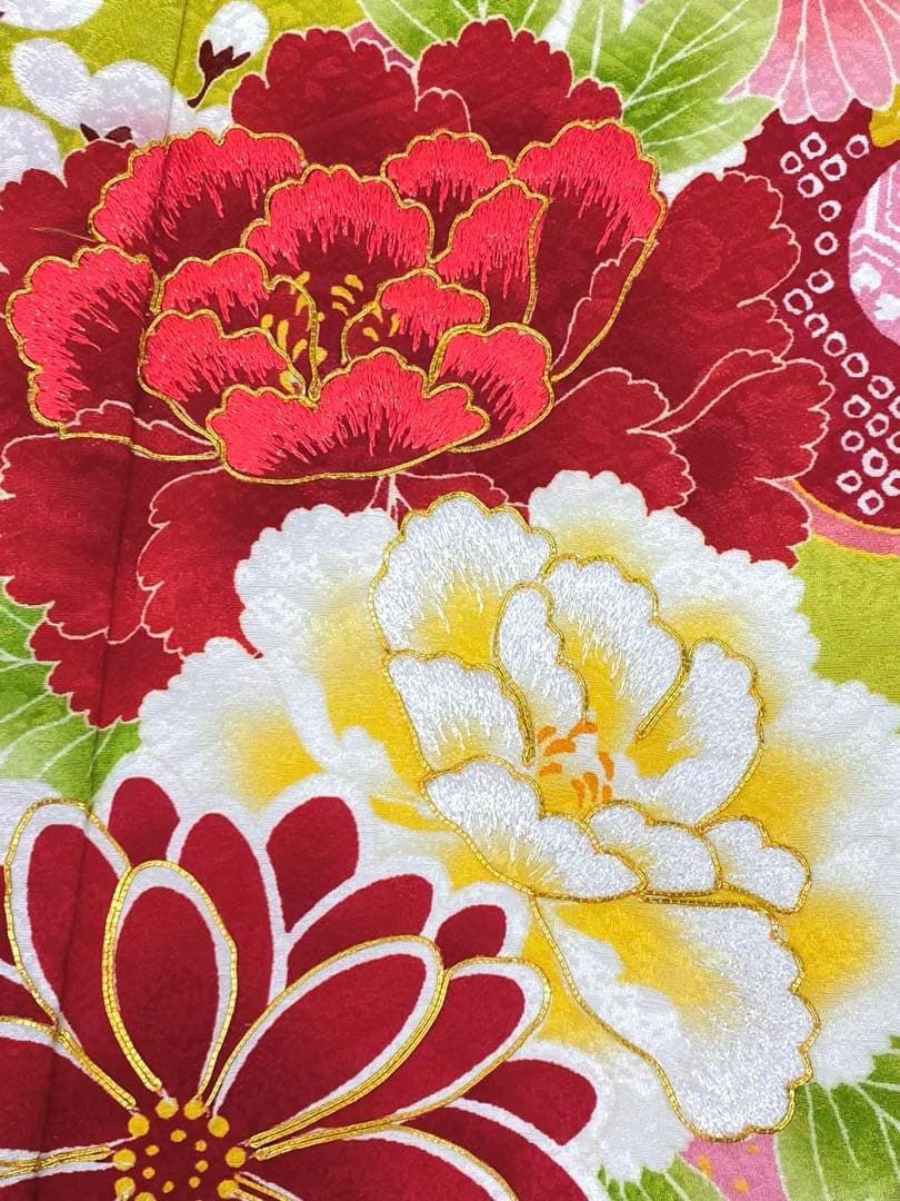 振袖 豪華 刺繍 金駒 紋意匠 身丈174cm 躾糸付き - メルカリ