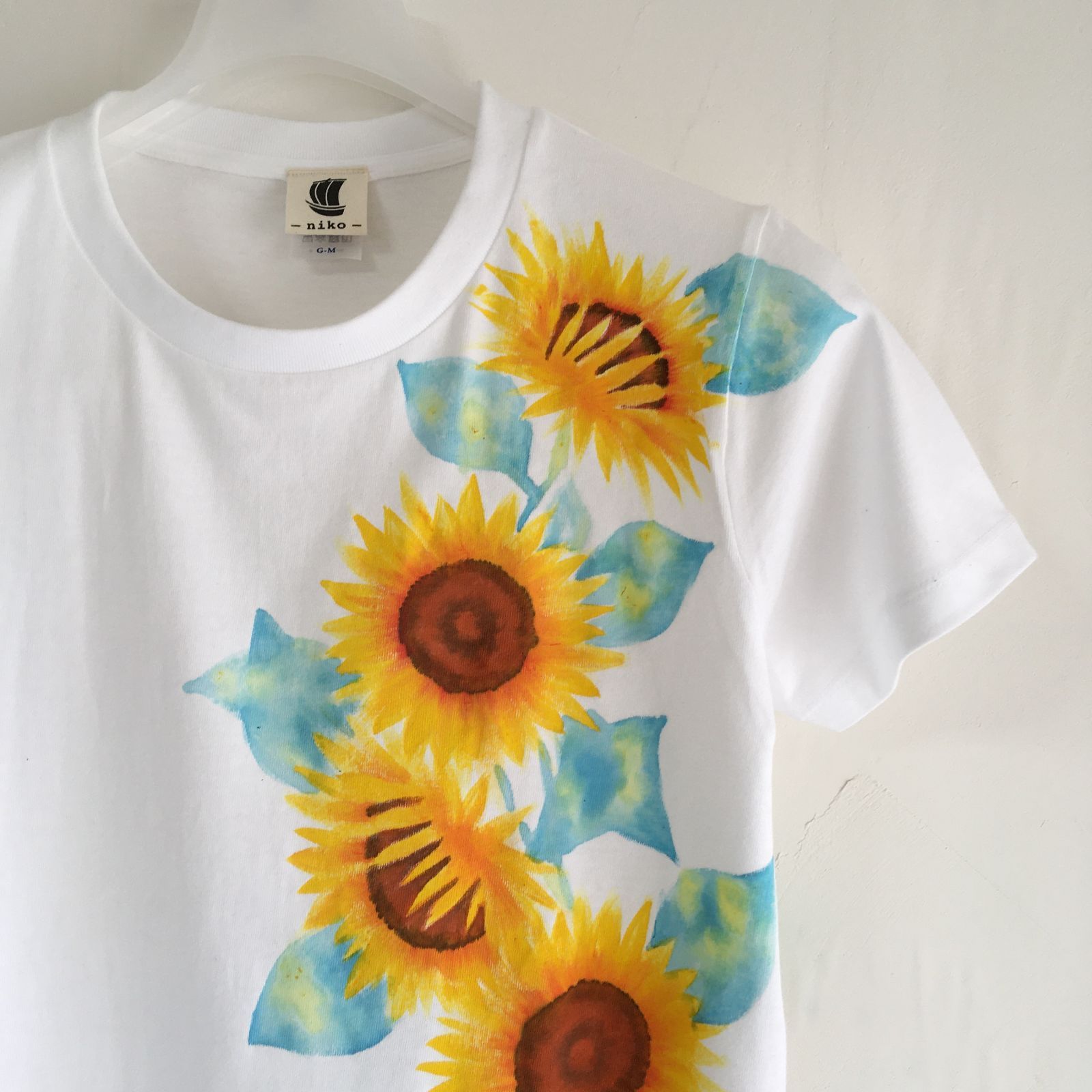 ひまわり柄Tシャツレディース 手描きで描いた向日葵の花柄Tシャツ ...