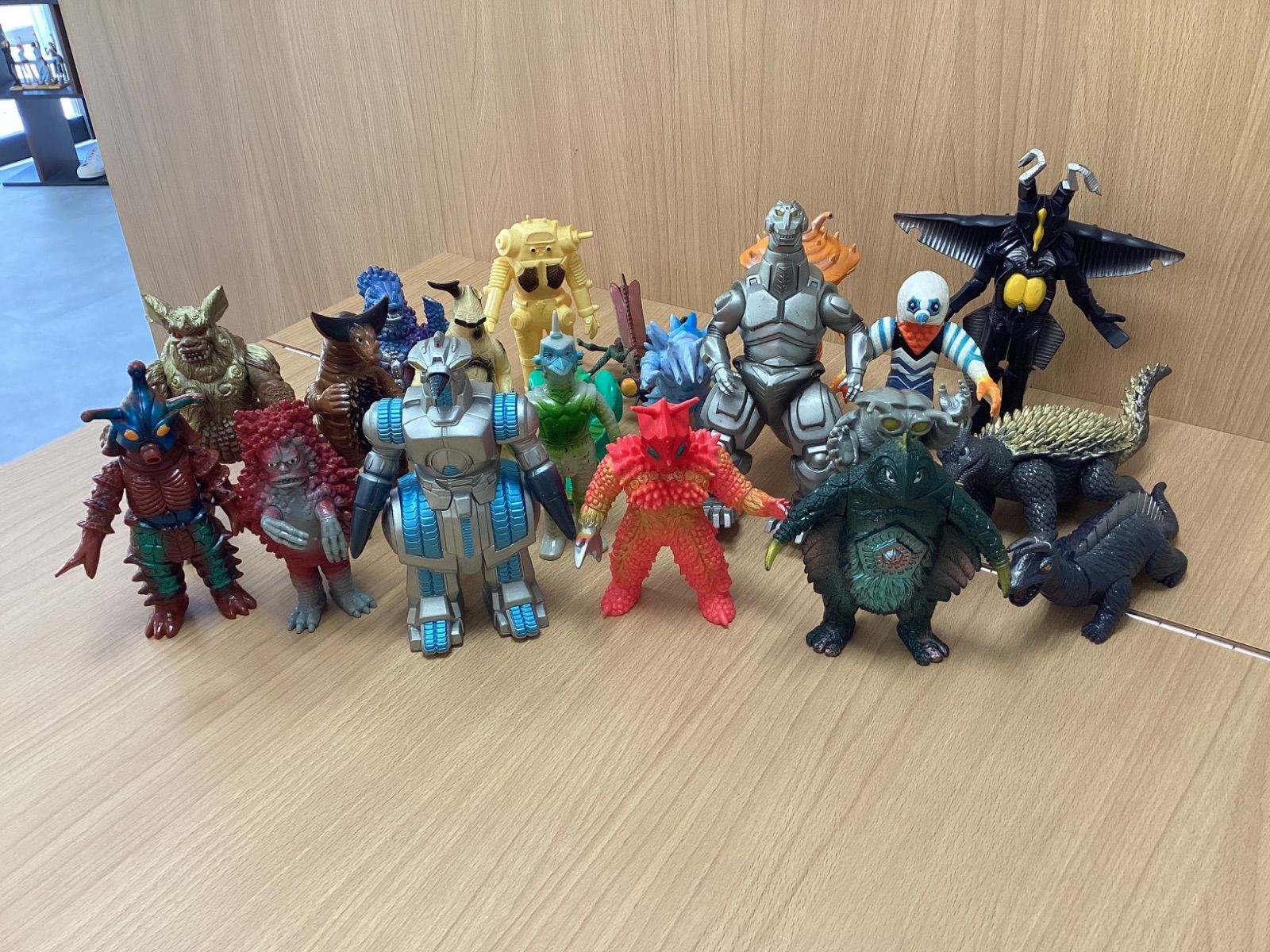 I525 ウルトラマン 怪獣 ソフビ人形 21体 - メルカリ