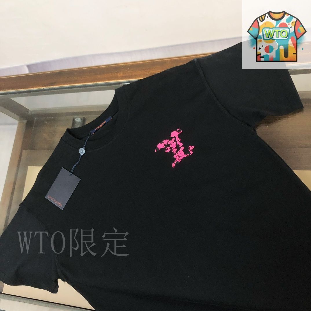 【25SS/男女問わず◎】LouisVuitton Tシャツ 今日特価】Louis Vuitton 25SS 男女共通 前後ベロアップ印刷ロゴ