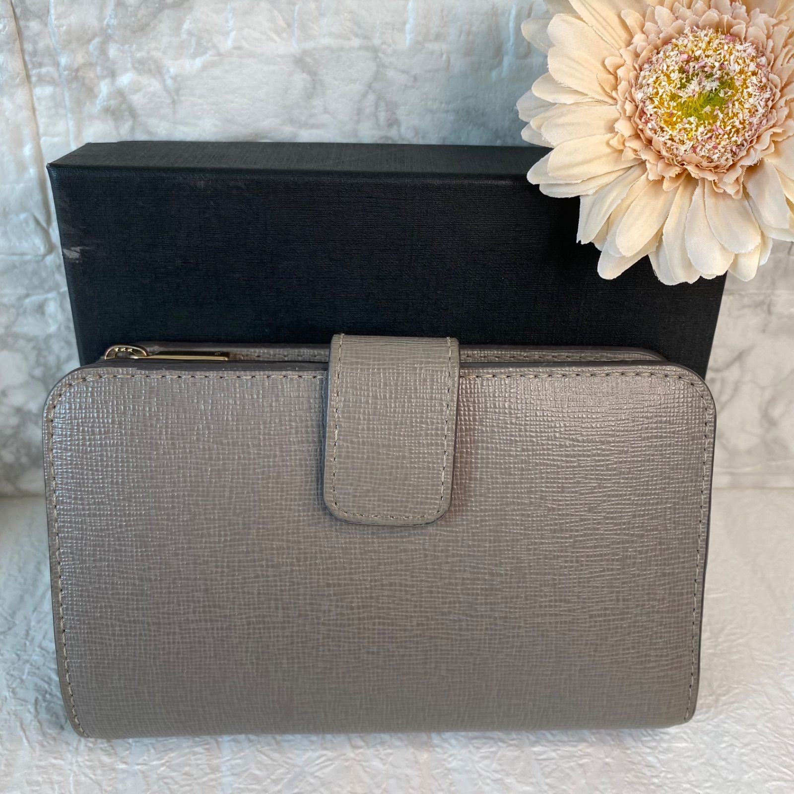 ?美品?FURLA バビロン L字ファスナー二つ折り財布 グレージュ フルラ 