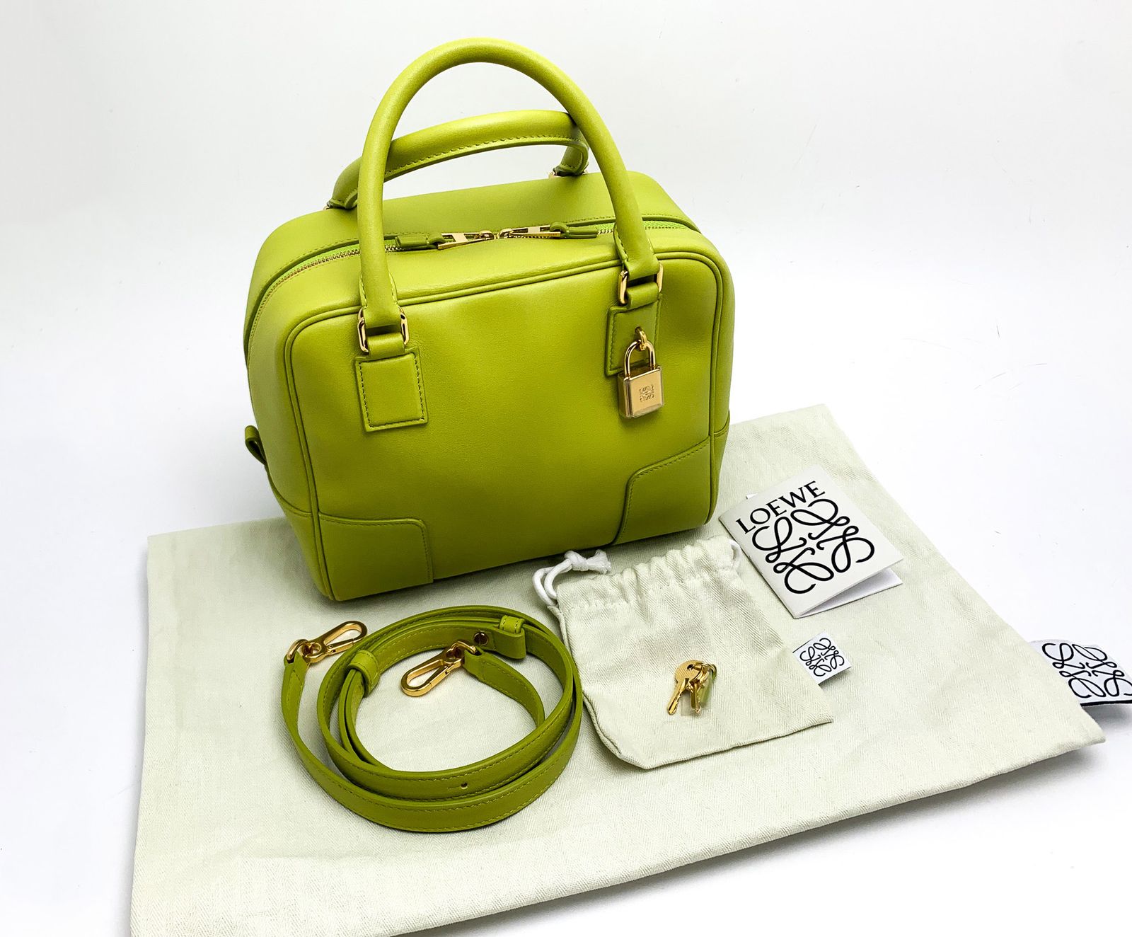 LOEWE アマソナ 19 スクエア ライムイエロー ナパカーフ LOEWE 