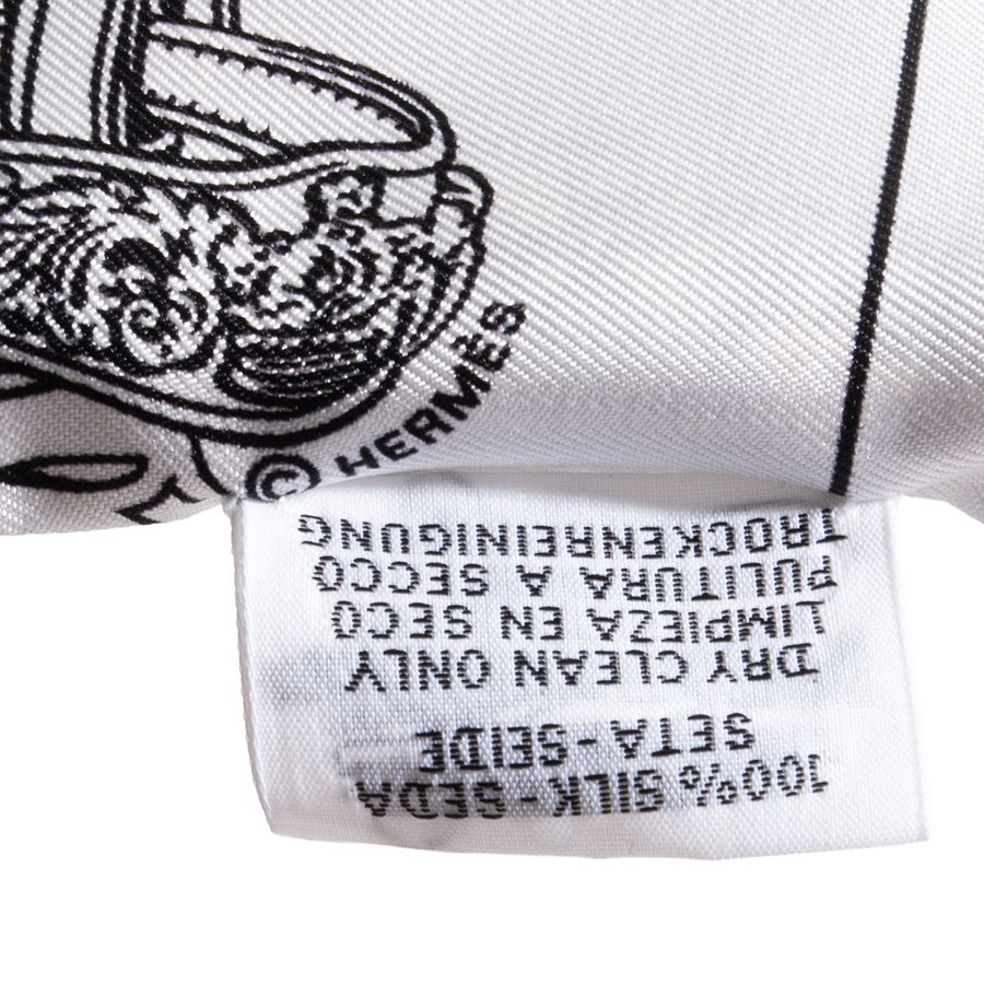 はな HERMES エルメス BRIDES de GALA en fleurs ツィリー スカーフ