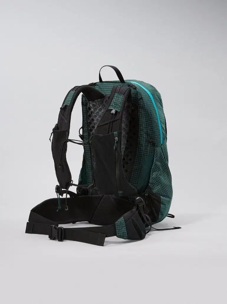 アークテリクス エアリアス 30 Regular 炭用トング 防水ケース