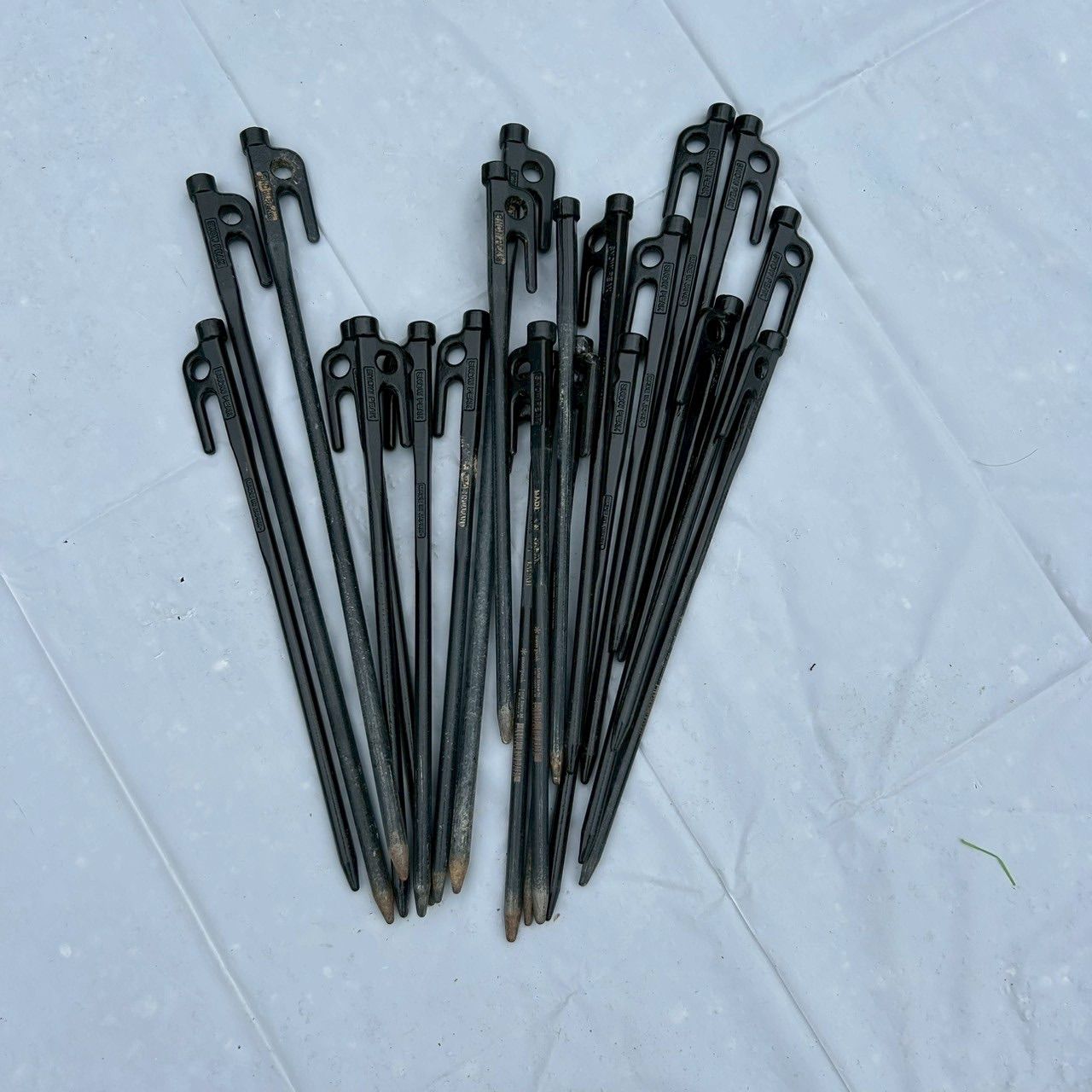 数量限定】ソリッドステーク30(6本セット) R-103-1 テント ペグ30cm タープ peak) 設営 アウトドア スノーピーク(snow  キャンプ スノーピーク(snow peak) ペグ30cm ソリッドステーク30(6本セット) R-103-1 テント タープ 設営 アウトドア  キャンプ | hananoki スノーピーク(snow peak) ペグ30cm ソリッドステーク30(6本セット) R-103-1 テント タープ 設営 アウトド