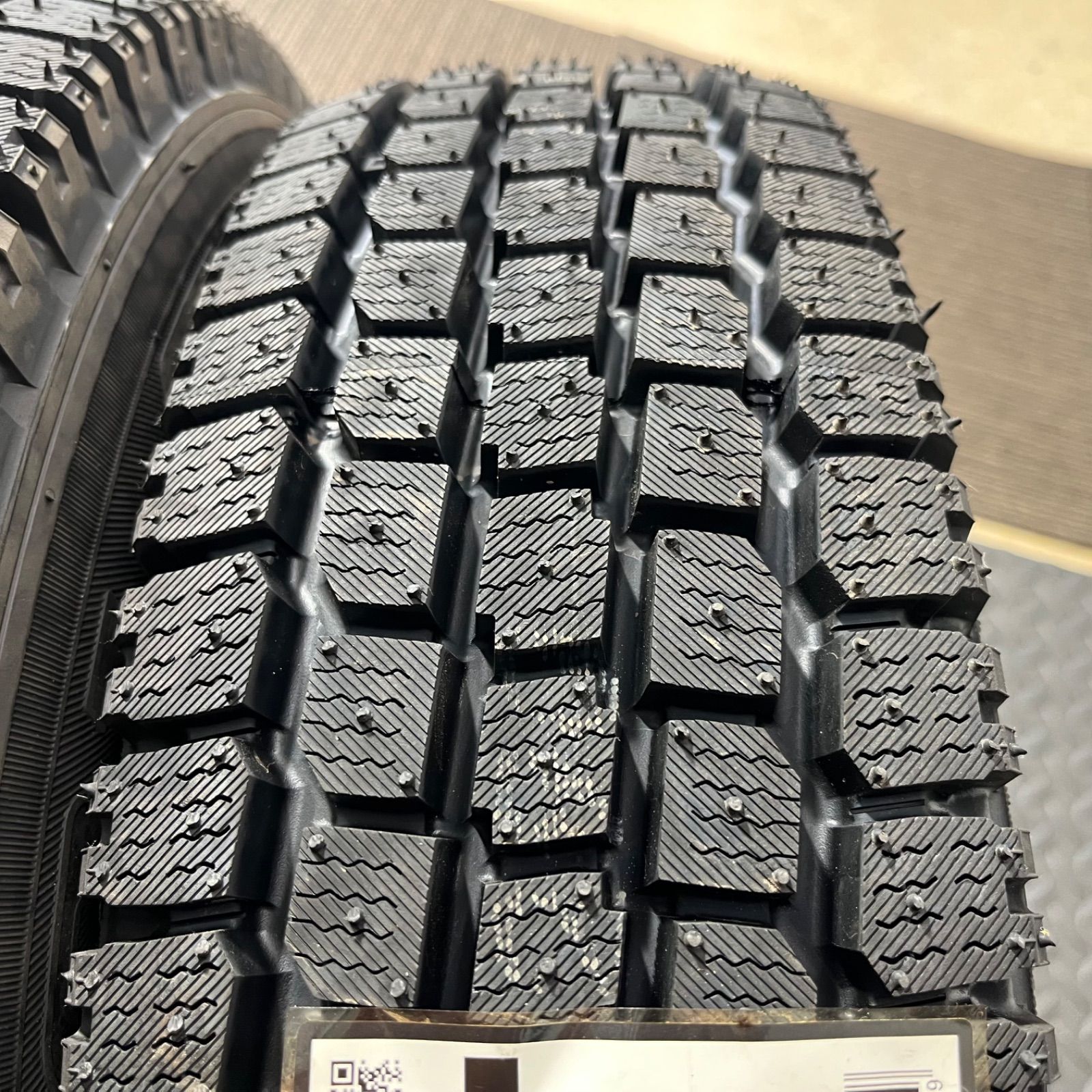 スタッドレスタイヤ