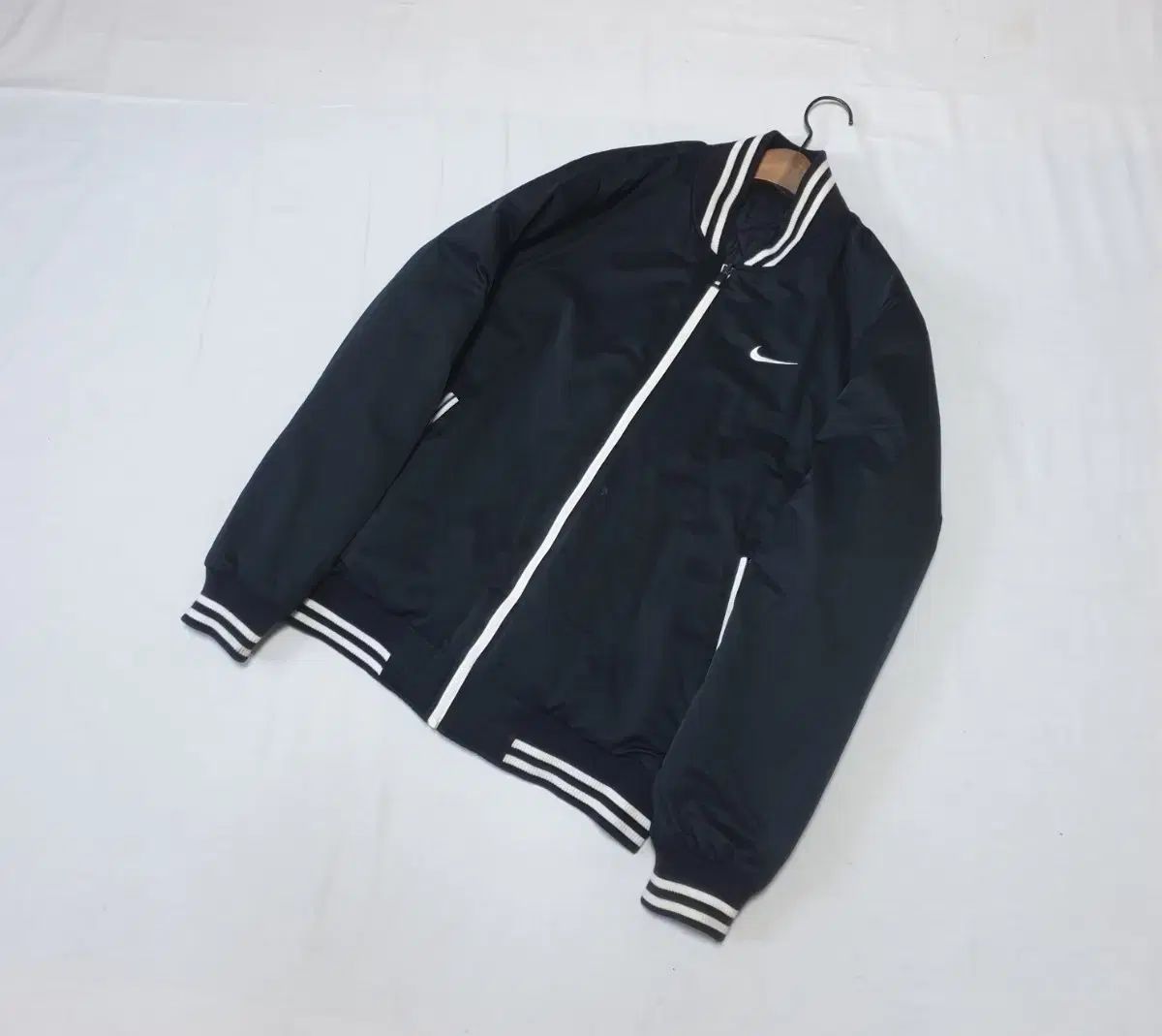 Nike(ナイキ） 黒 バーシティ ブルゾン