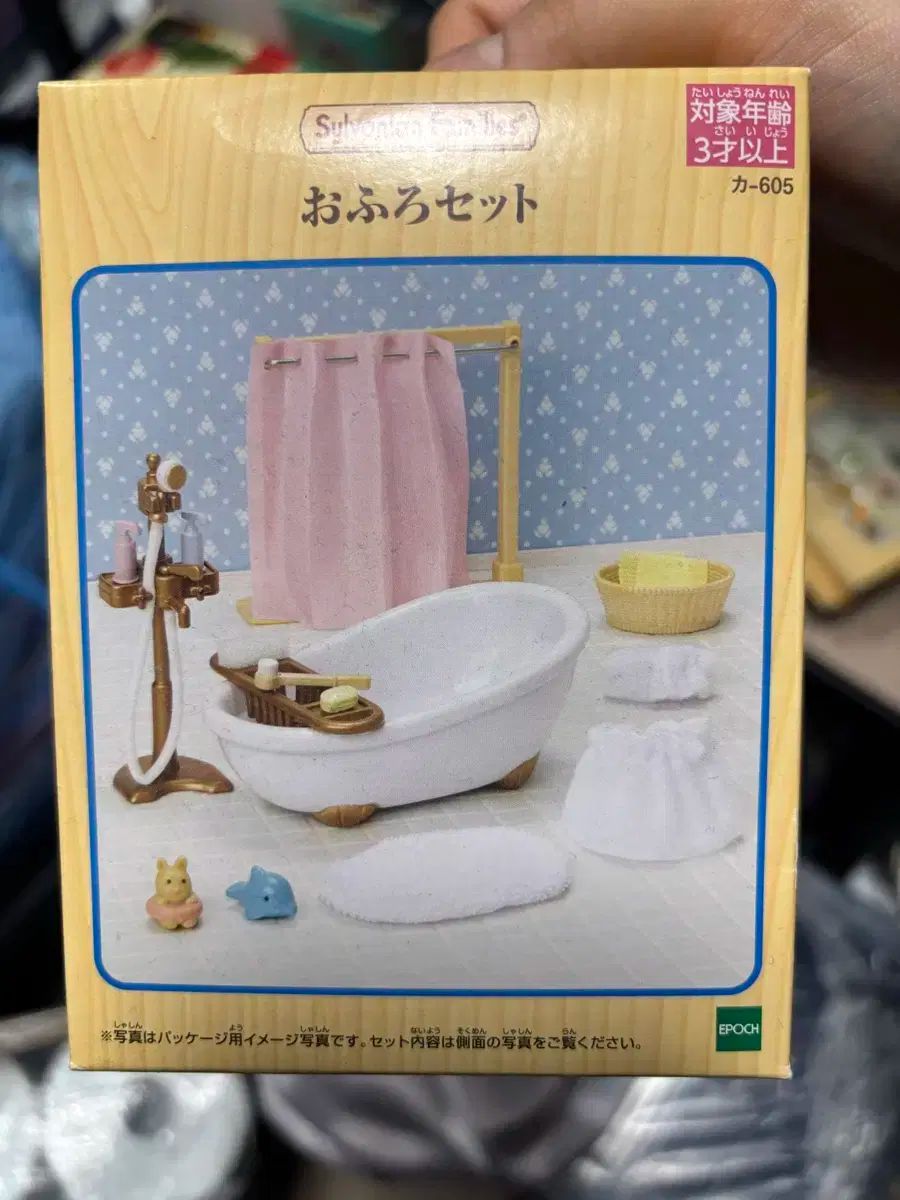 木製彫刻装飾付き4段棚 アンティーク家具