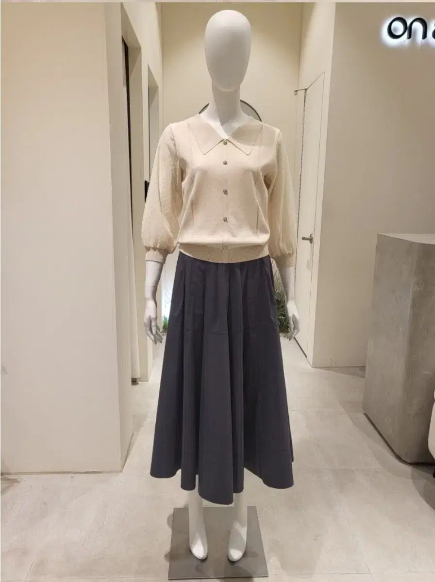 on-on オンアンドオン シャカシャカ素材 ピンタックシワ スカート