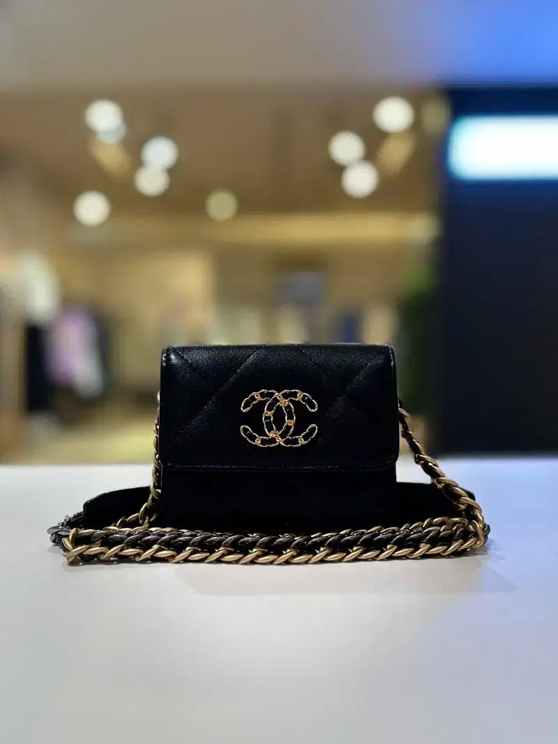 シャネル 19 ラムスキン ミニ チェーン woc クロスバック 30番台 ap2522