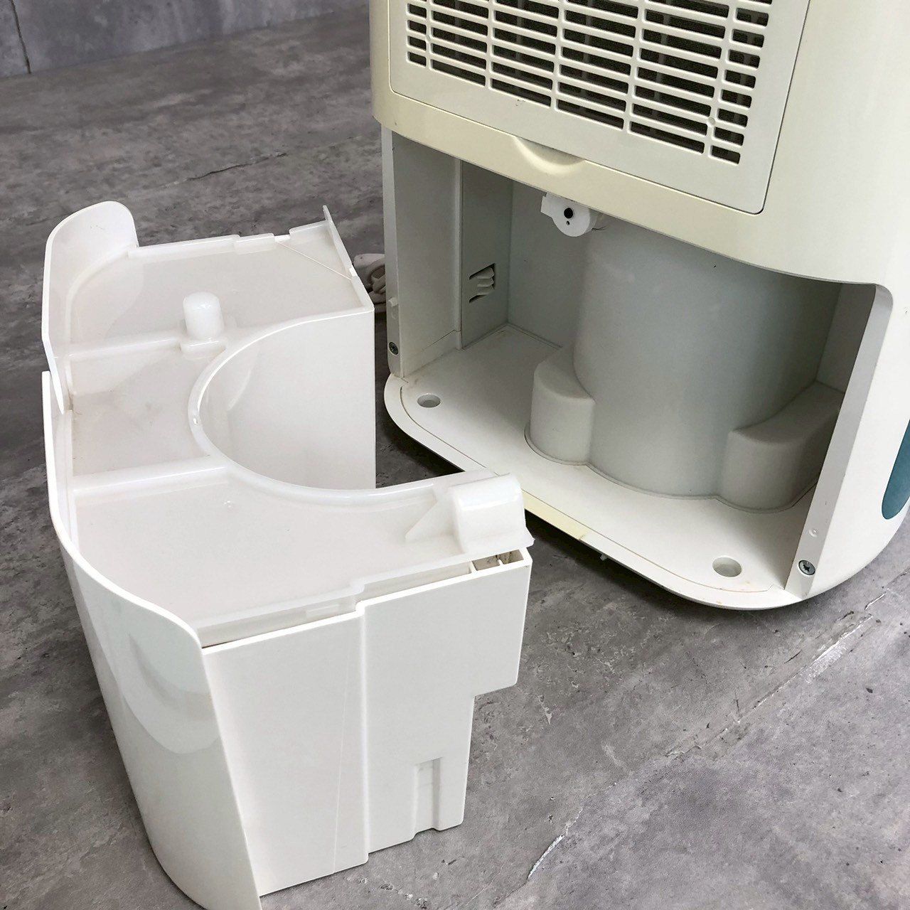 【中古美品】アイリスオーヤマ　除湿機　IJC-H65 2020年製 中古 美品 アイリスオーヤマ コンプレッサー式衣類乾燥除湿器