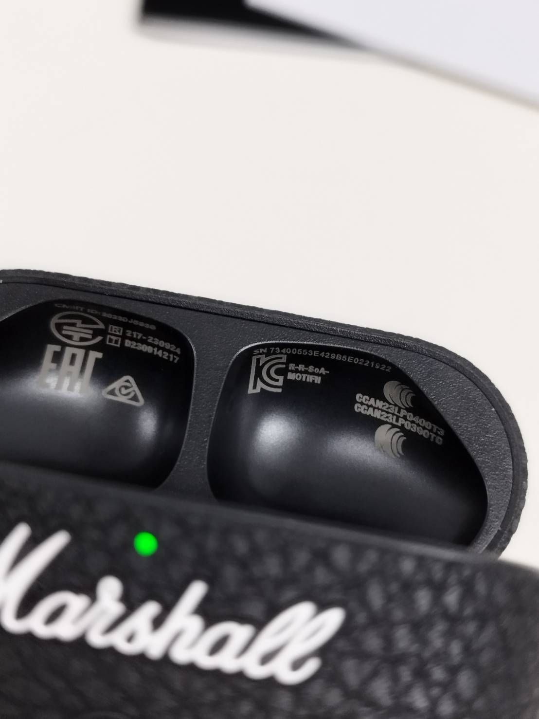 ワイヤレスイヤホン ブラック