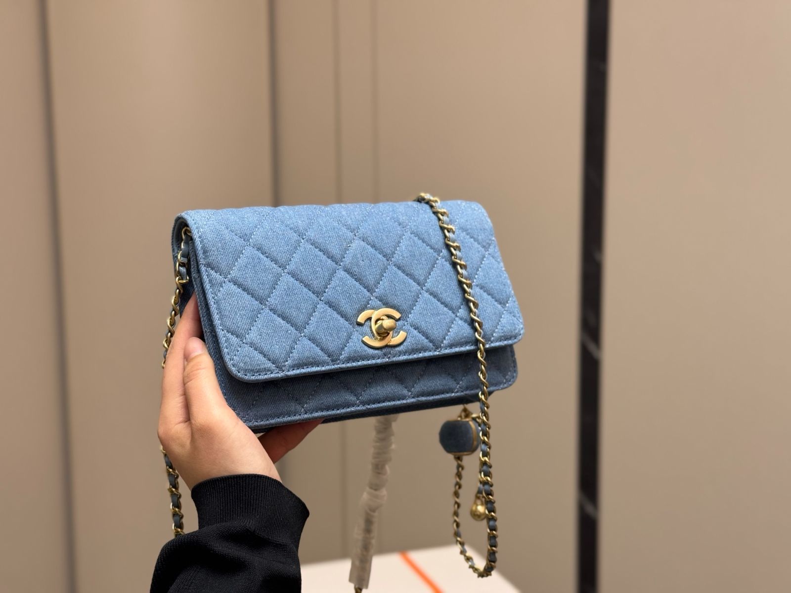 入手困難◆送料込【CHANEL】カードホル ゴールドCCメタル ブルー 楽天市場】≪ 新品 ≫ CHANEL シャネル 2022 コレクション CC
