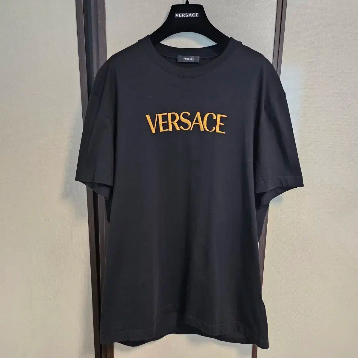 Versace(ヴェルサーチェ) 刺繡 半袖Tシャツ 新品 - メルカリ