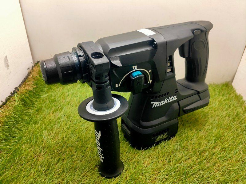 マキタ 24ミリ充電式ハンマドリル 黒 バッテリー 充電器 ケース付 HR244DRGXB