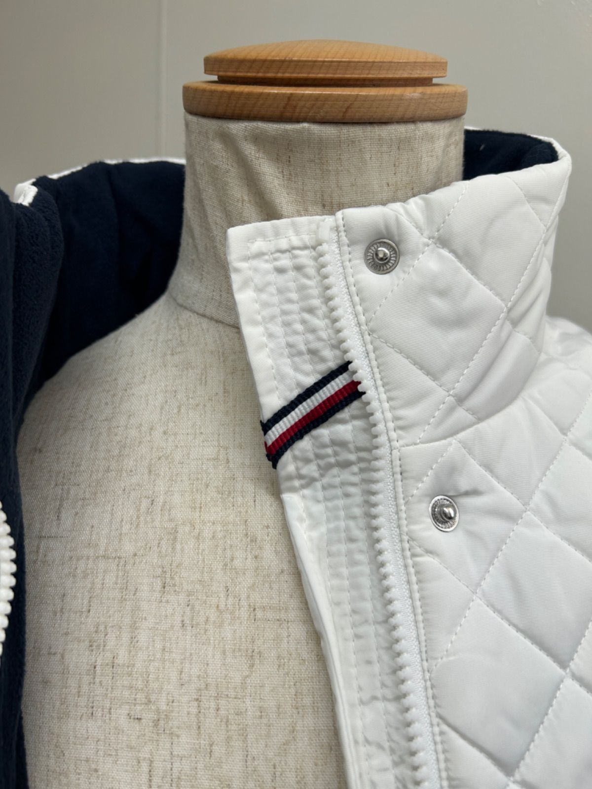 美品　    トミーヒルフィガー　ダウンベスト　L トミー ヒルフィガー TOMMY HILFIGER ダウンベスト （ネイビー