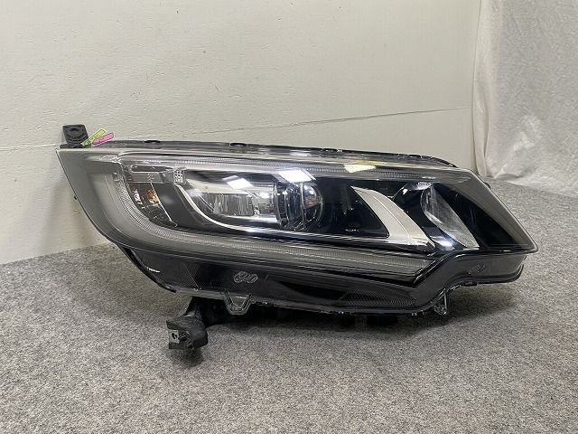 ホンダ　フリード　LEDヘッドライト　STANLEY W2172 刻印J5 フリード ハイブリッド GB5/GB6/GB7/GB8 純正 左ヘッドライト