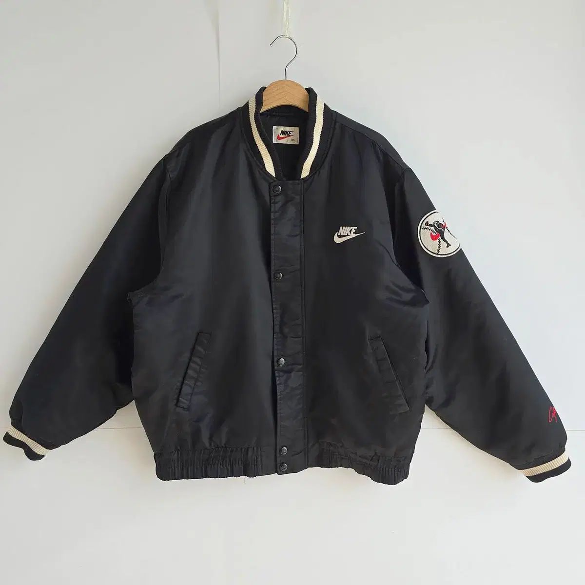 【雷市場（ポンジャン）商品韓国直送】 Nike(ナイキ） パク・チャンホ 61 黒 スタジアム ジャケット 105 サイズ