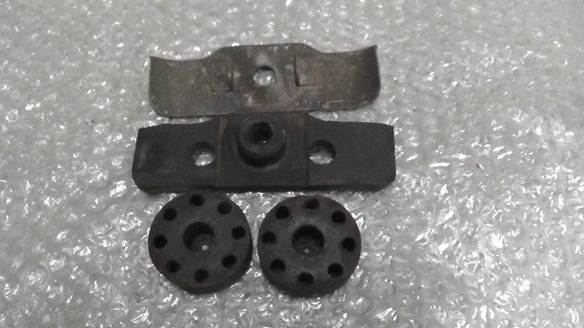 TW200 2JL-002xxx の タンクブッシュ:#1730855295