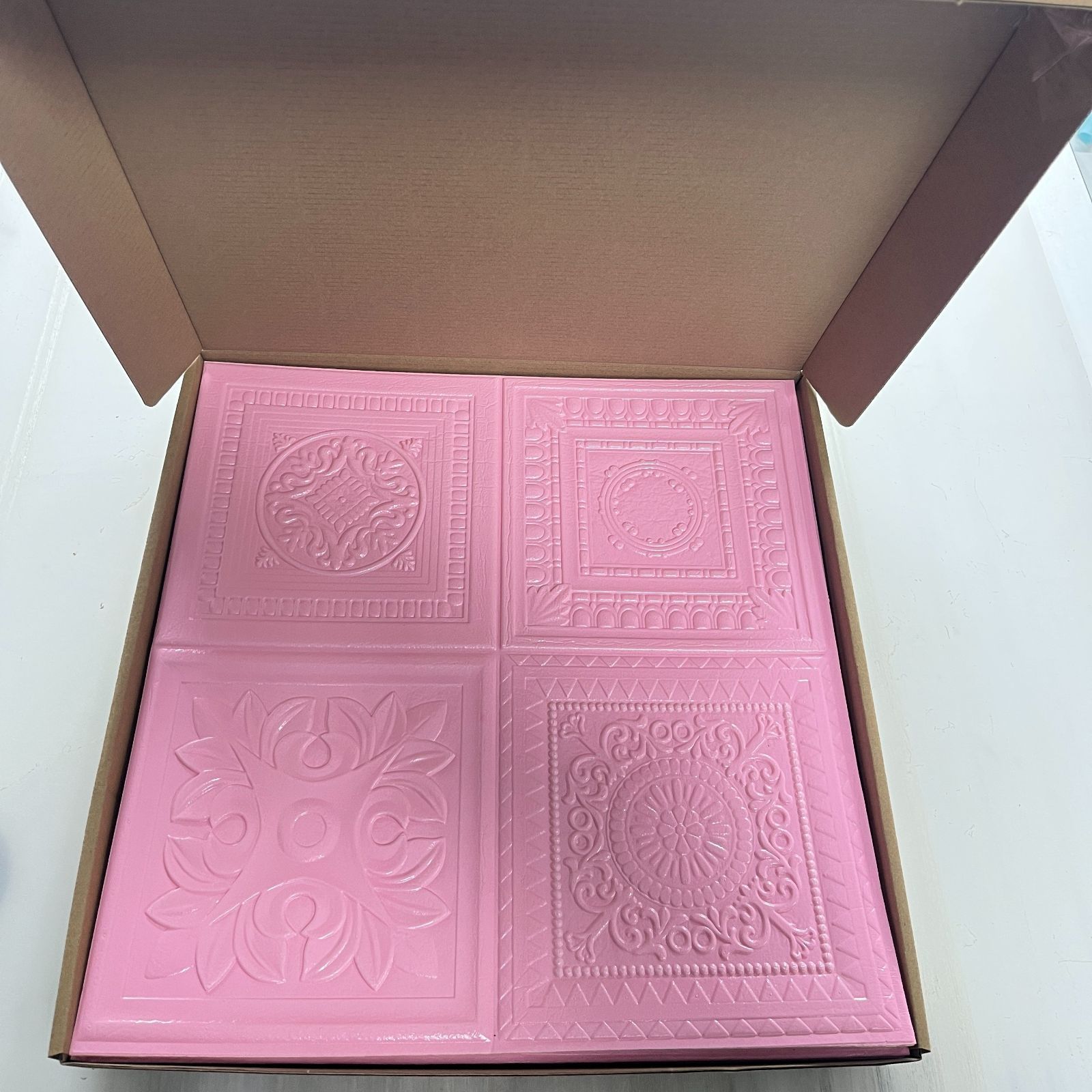 アート 壁紙 20枚 DIY 3D ローマ彫刻スタイル ウォールパネル マルチカラー フォーム ソフト壁紙 34.98×34.98cm ウォールデカール 剥がせる粘着ビニール 防水 防カビ 部屋 家庭用 リビングルーム 