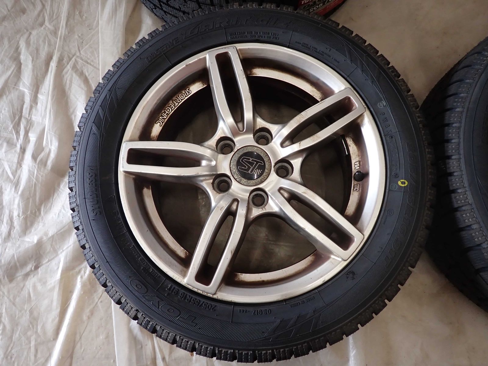 輸入雑貨 冬 製 4本SET 会社宛 205 55R16×6.5J 91T トーヨー オブザーブ ガリット GIZ 112 アルミ ゴルフ ジェッタ A3 NO D6327 毎日がバーゲンセール！