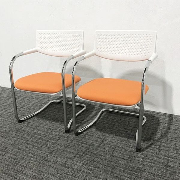 スタッキングチェア 2脚 肘付 ザーマスII オレンジxホワイト オフィス