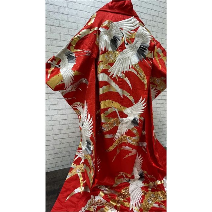 色打掛 赤と金 鶴の刺繍 色打掛【240501】赤 レッド 打掛 刺しゅう 金駒刺繍入り 鶴