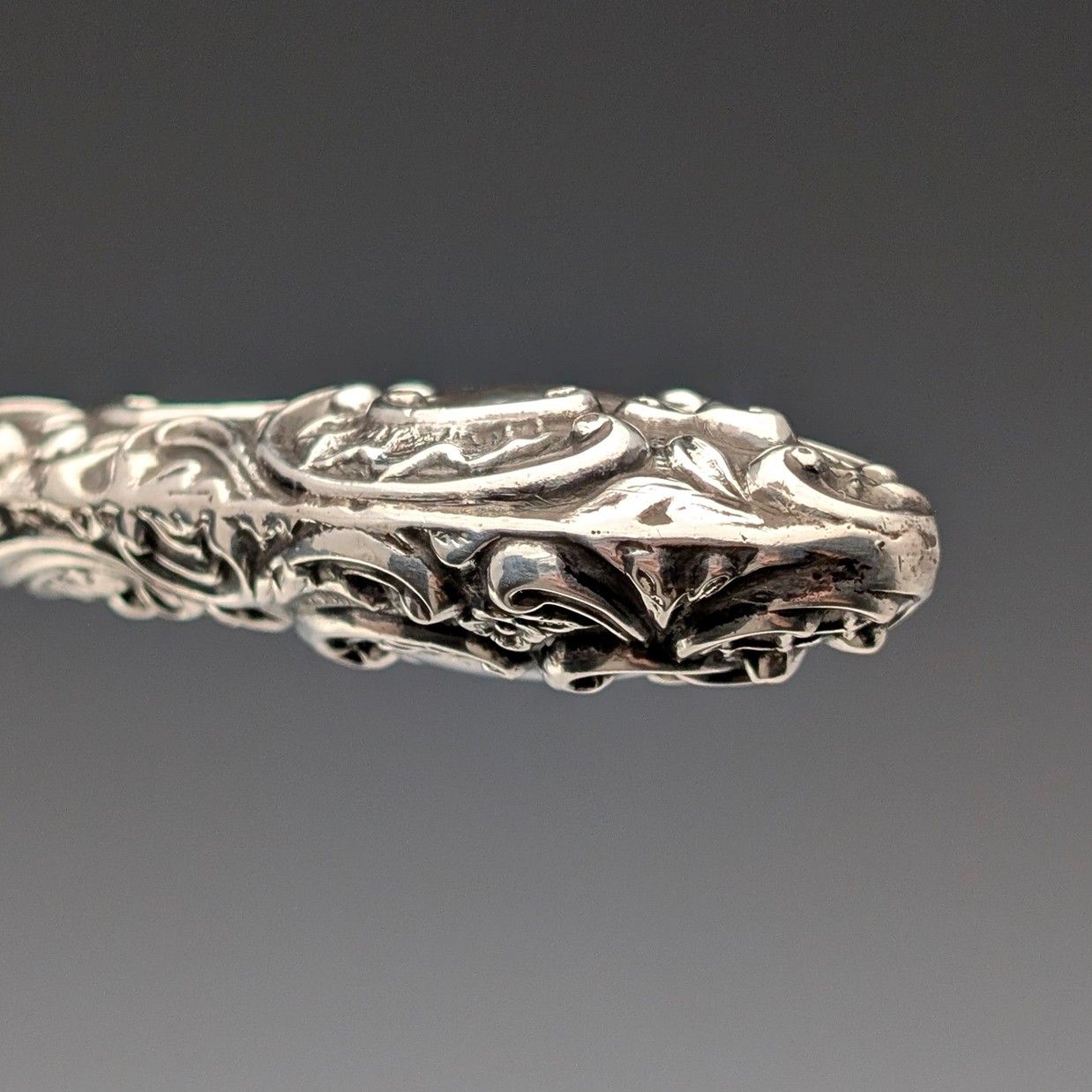 1897年 英国アンティーク 純銀ハンドル 大型ボタンフック Henry Matthews 美術品・アンティーク・コレクション 1897年 英国アンティーク 純銀