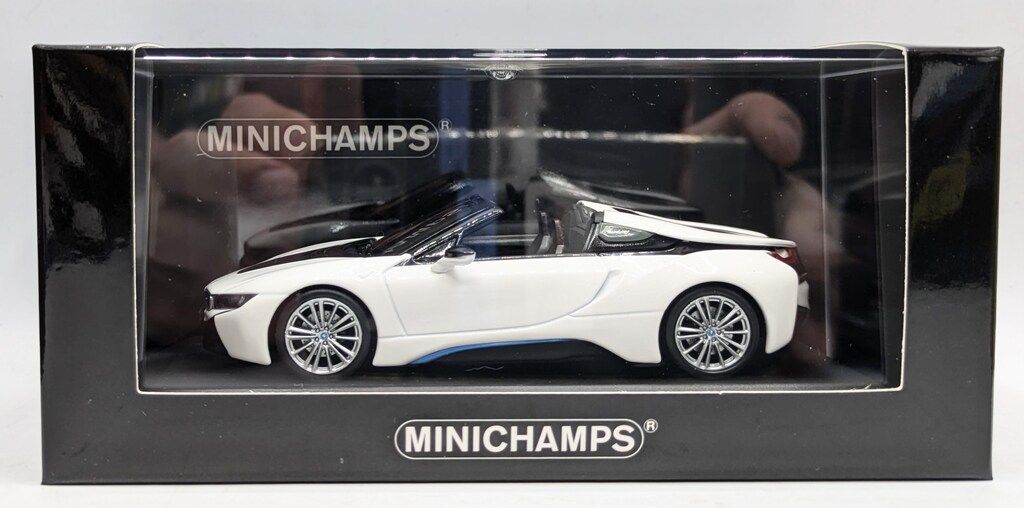 ポールズモデルアート 1/43ミニチャンプス BMW i8 ROADSTER 2018 ポールズモデルアート 1/43ミニチャンプス BMW i8 ROADSTER 2018