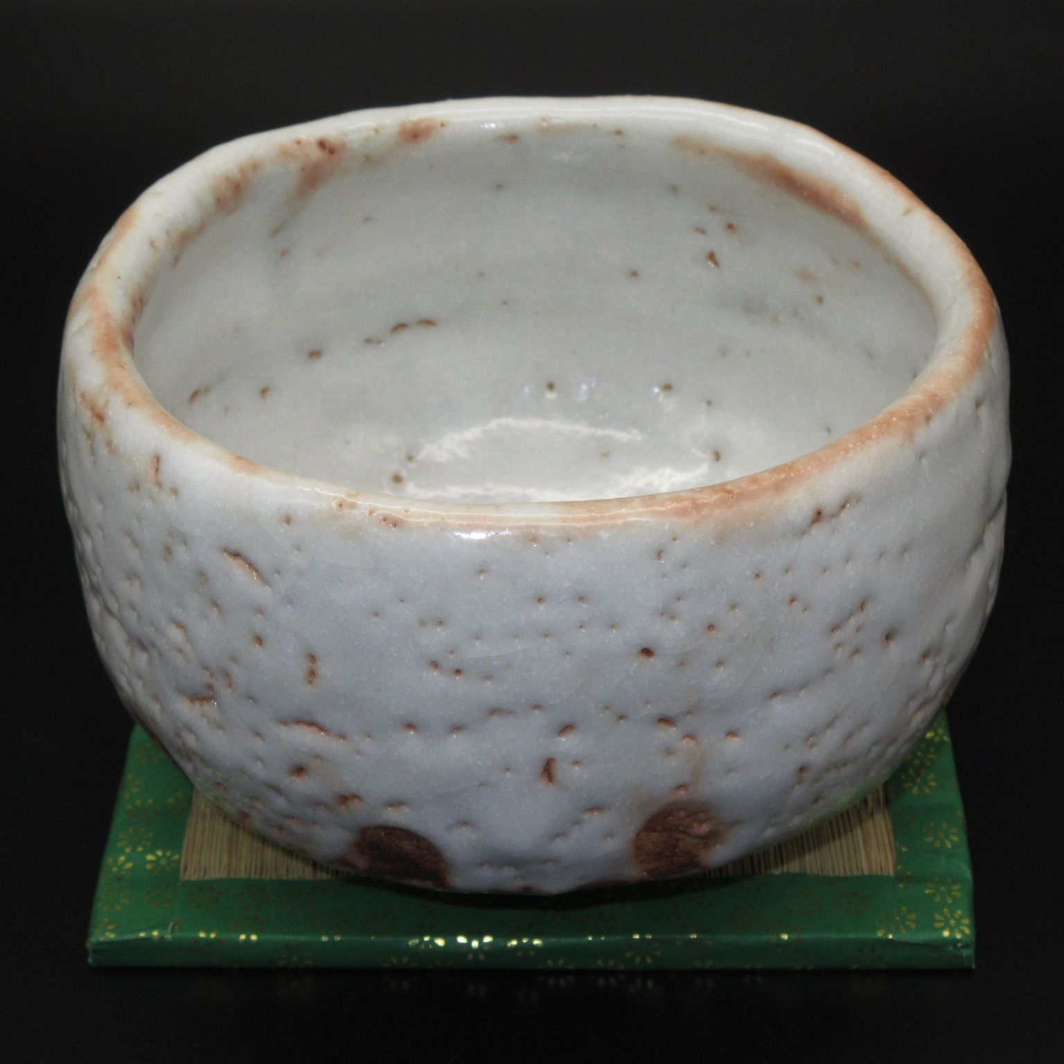 志野焼「銘：山の井」茶碗 抹茶碗 茶道具 仕覆付 木箱入 ☆ 美濃焼 志野 抹茶茶碗 抹茶碗 茶器 茶道具 桐箱入 00236
