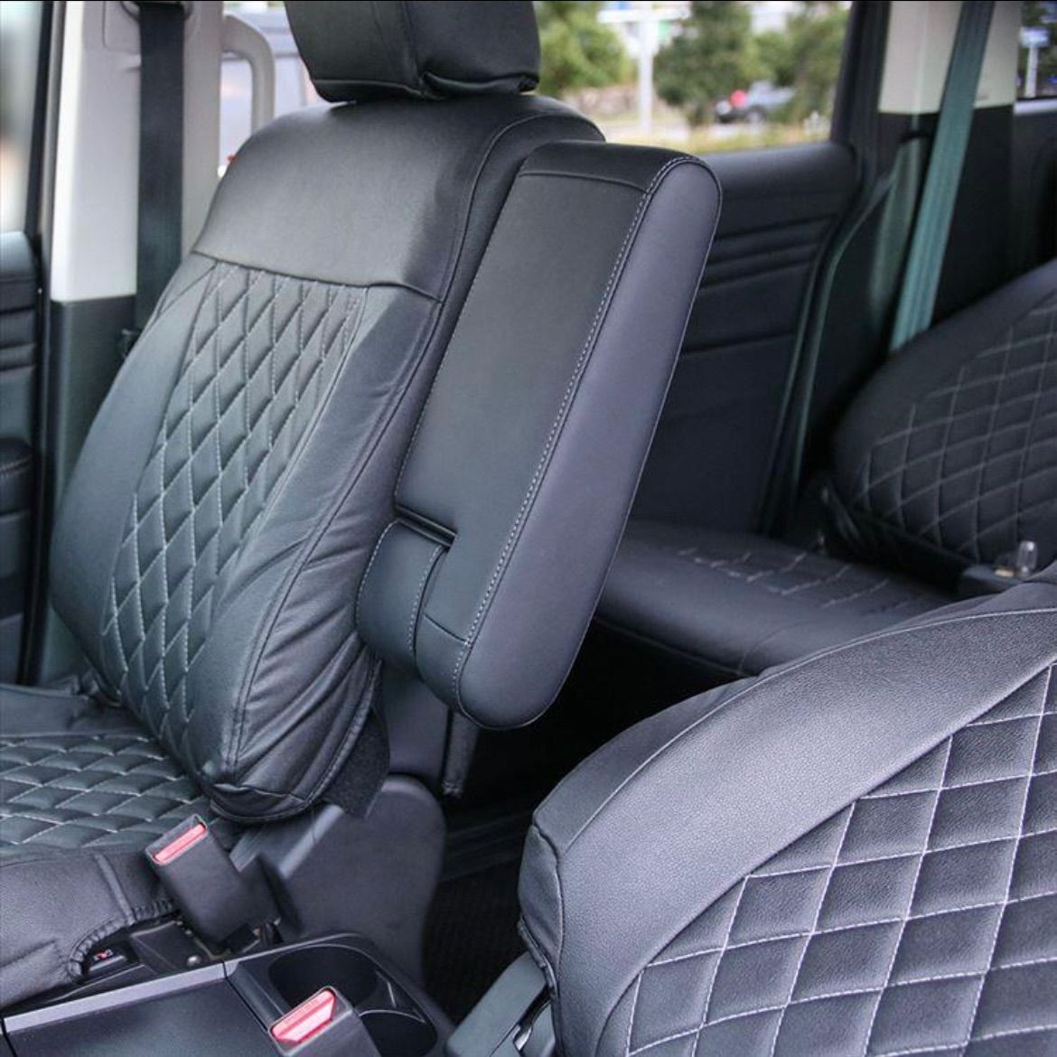 5 フロントシートアームレスト