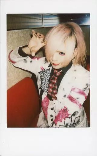 中古】生写真(男性) the Raid. /bo_ya/上半身・衣装白・黒・赤・左向き