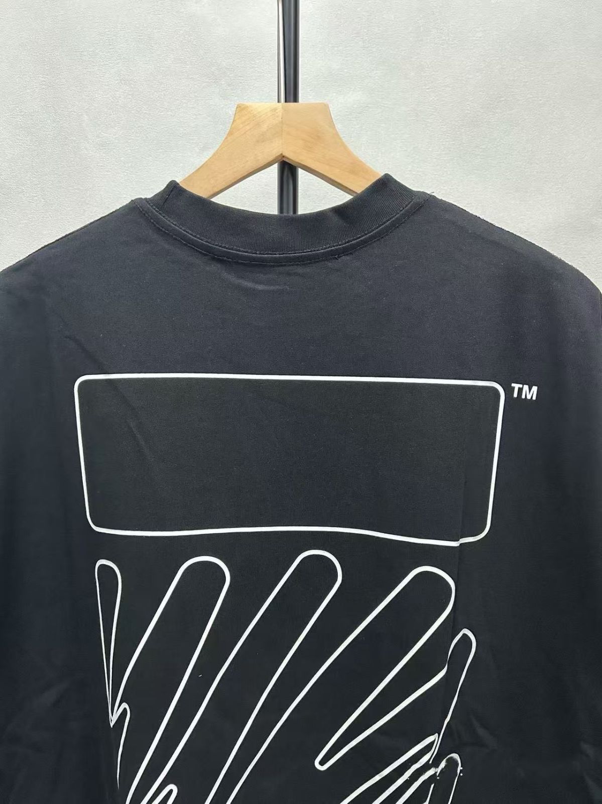 ブラック Tシャツ
