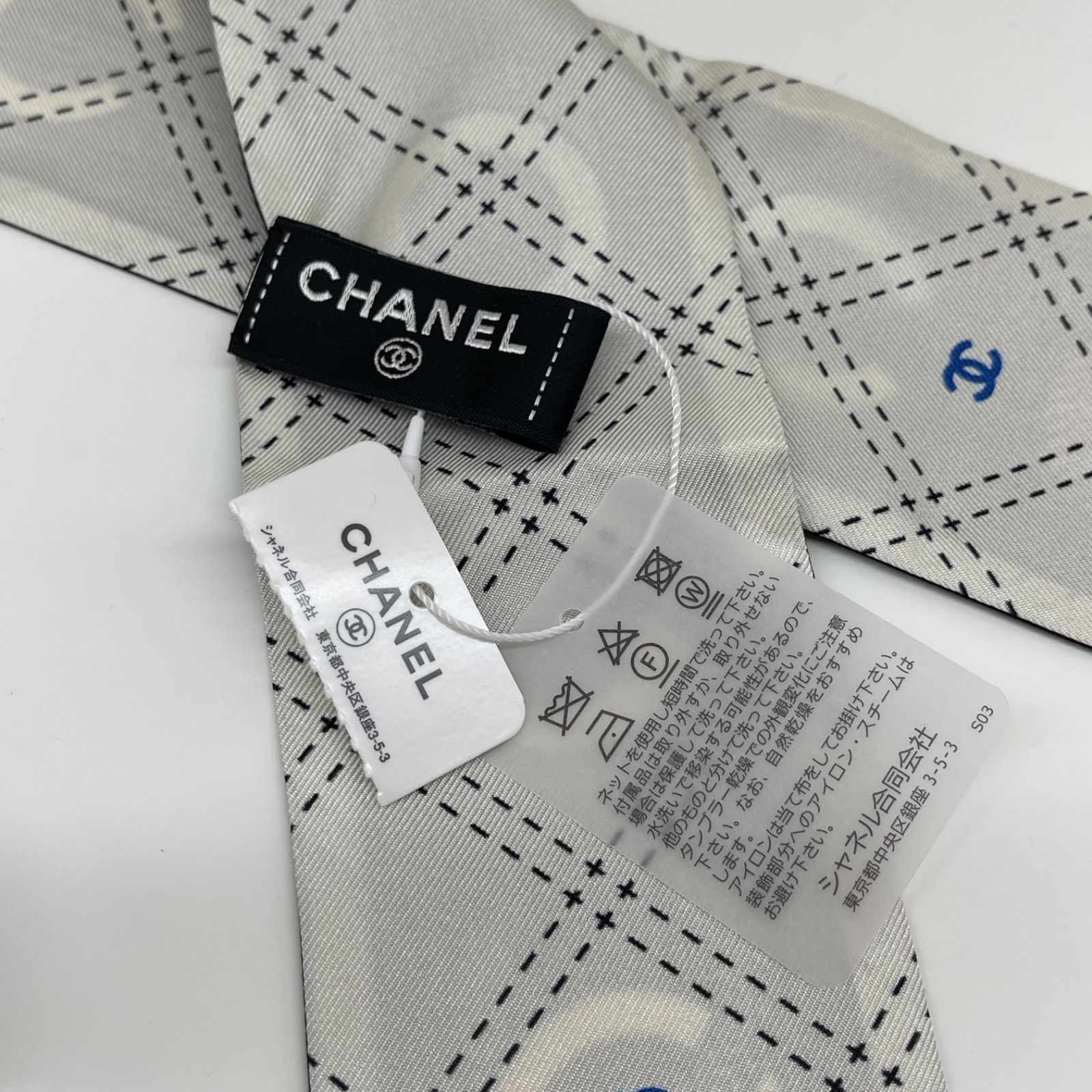 新品】【未使用品】2022-2023 クルーズ 最新作 CHANEL シャネル AA8760 B09823 NL552 ヘアバンド スカーフ スリム  バンドゥ シルク100% ブラック×ホワイト レディース 女性用 ブランド 黒×白 ファッション 小物 - メルカリ