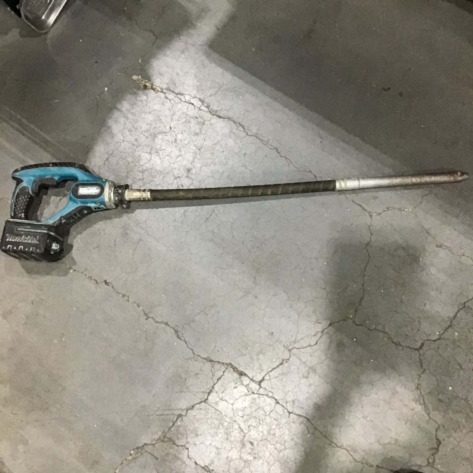 マキタ(makita) コードレスコンクリートバイブレータ VR350DZ【川口店】