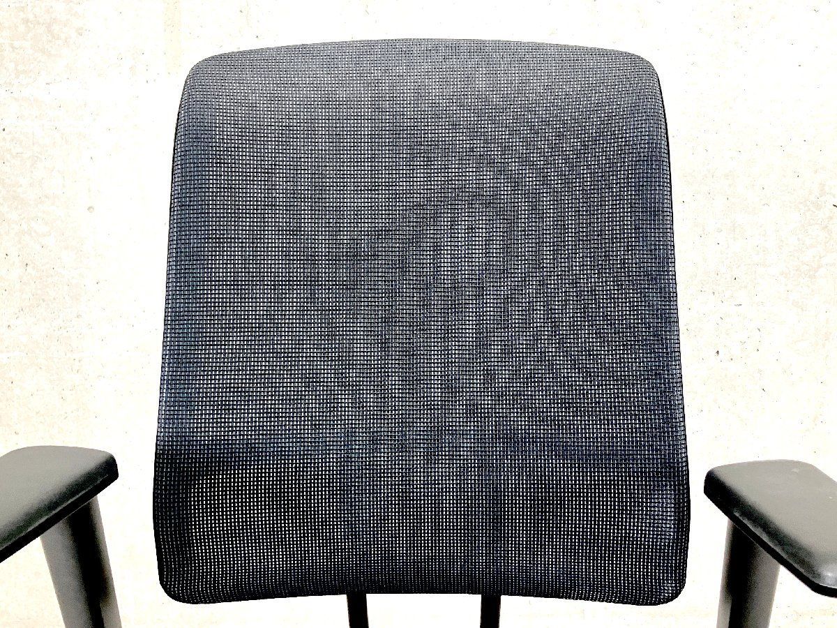 vitra ヴィトラ AMチェア アルベルト メダ 肘付 ブラック メッシュ MARWIL-DEMENAGEMENTS_CH