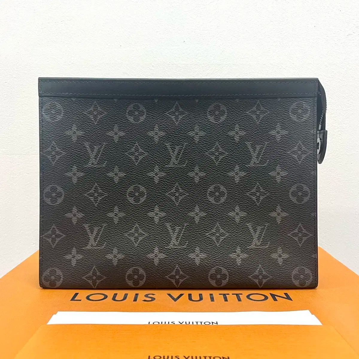 ルイヴィトン ポシェット ヴォワヤージュ モノグラム エクリプス MM クラッチバッグ M61692