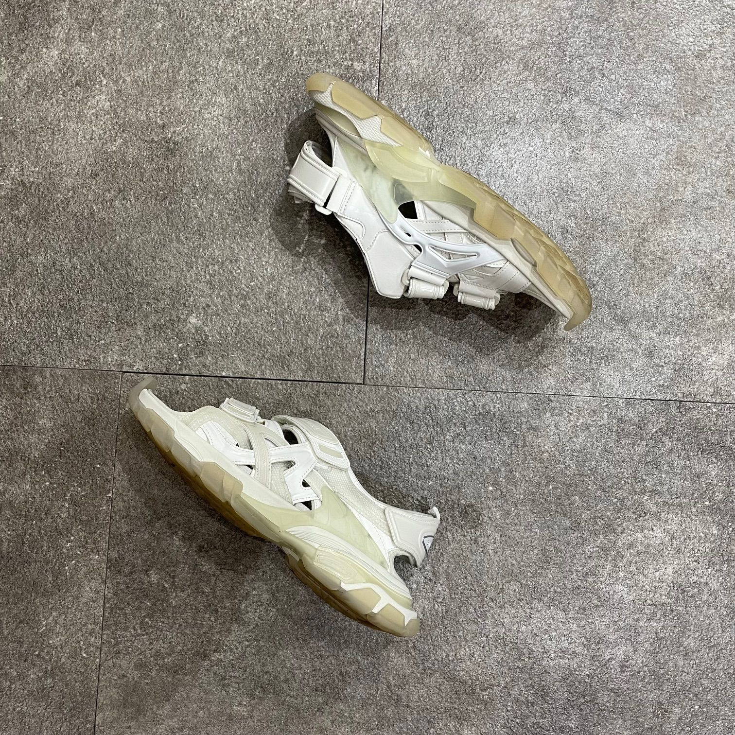 【新品】バレンシアガ　トラックサンダル　サイズ42 ホワイト バレンシアガ トラックサンダル サイズ42 ホワイト 美品 - メルカリ