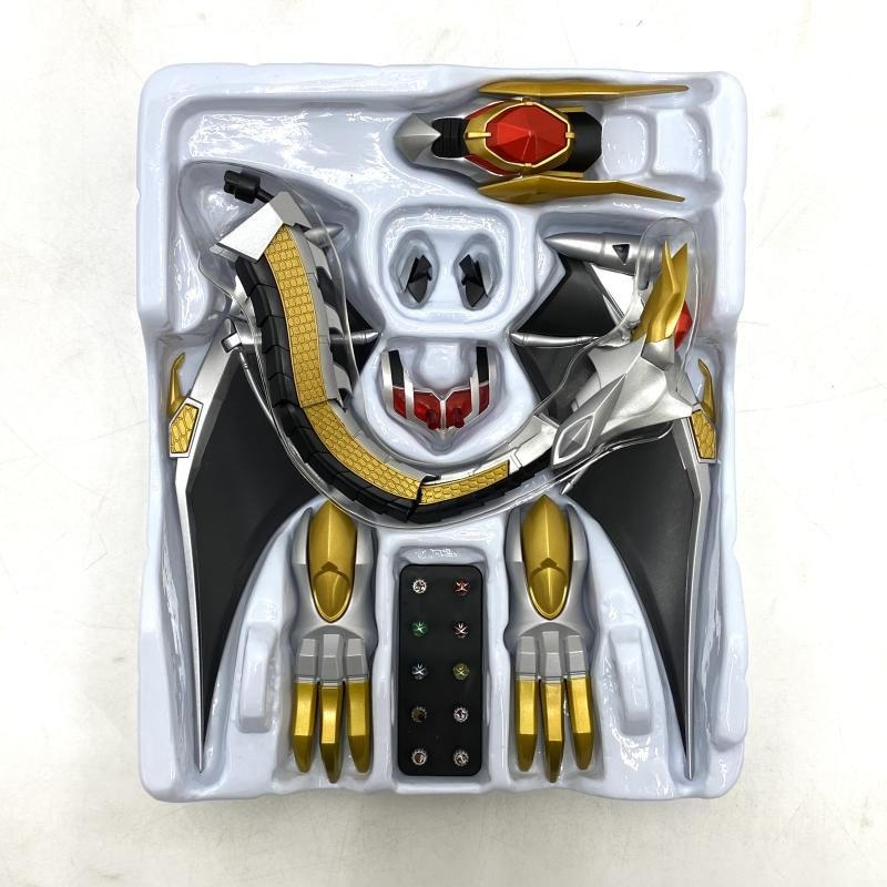 真骨彫仮面ライダーウィザードフレイム／オールドラゴン S.H.Figuarts