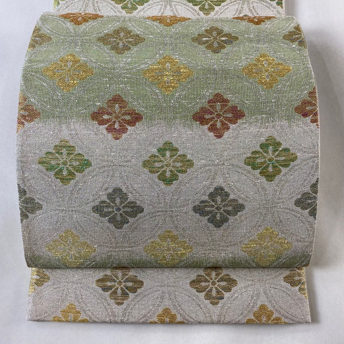 袋帯 逸品 桝屋高尾 落款 ねん金綴錦 子持七宝花菱 箔 薄緑 六通