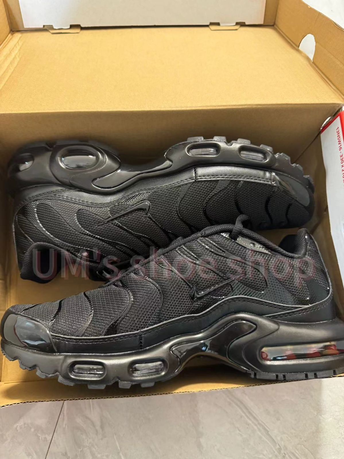 ナイキエアマックスプラスブラックAIR MAX PLUS TN ULTRA