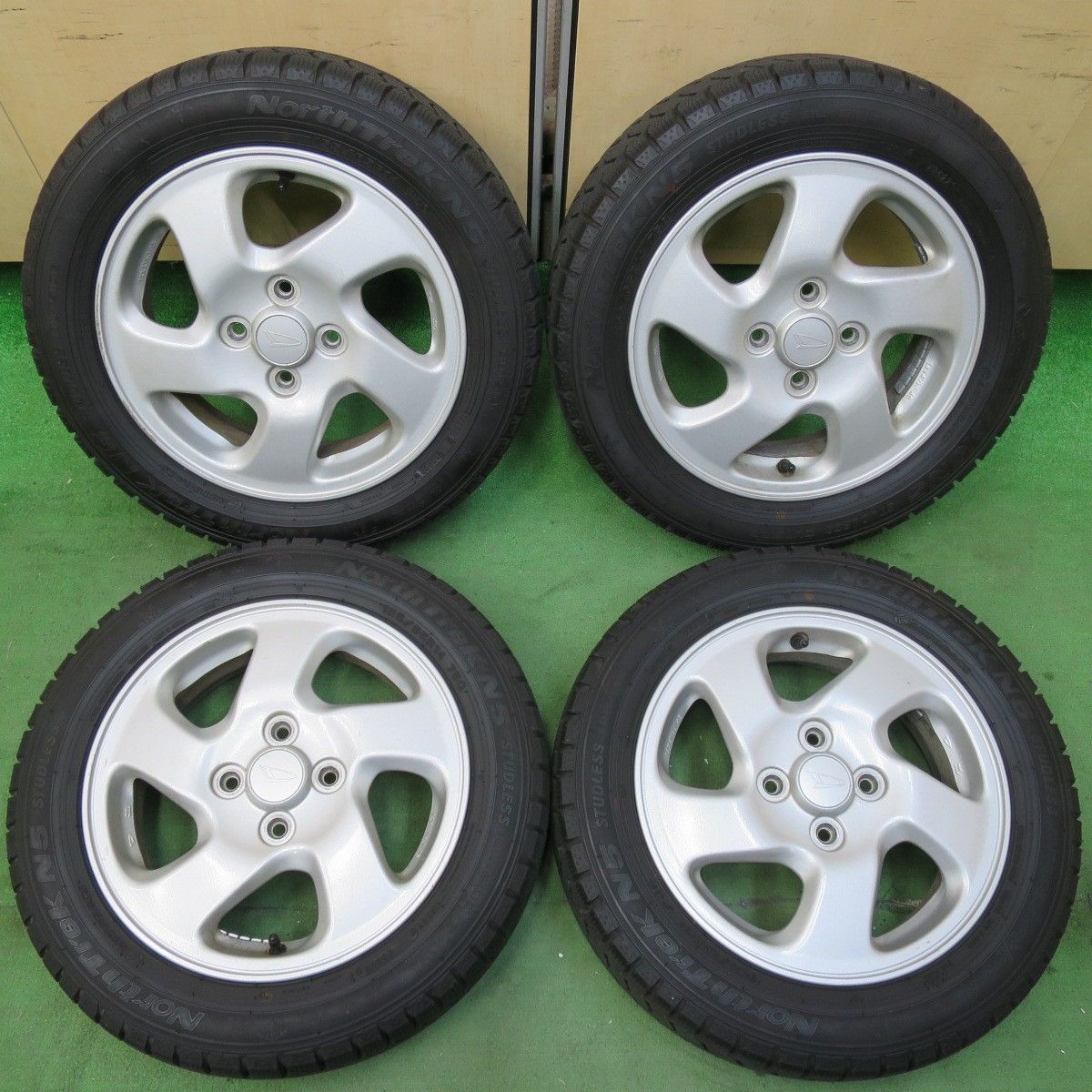 155/65R14 スタッドレス バリ溝 22年製