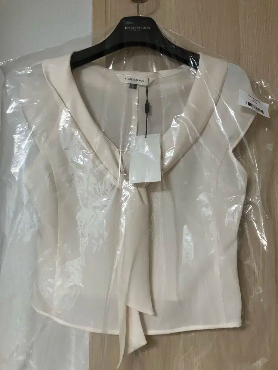 新品未使用】KINDERSALMON Bow Detailed Blouse