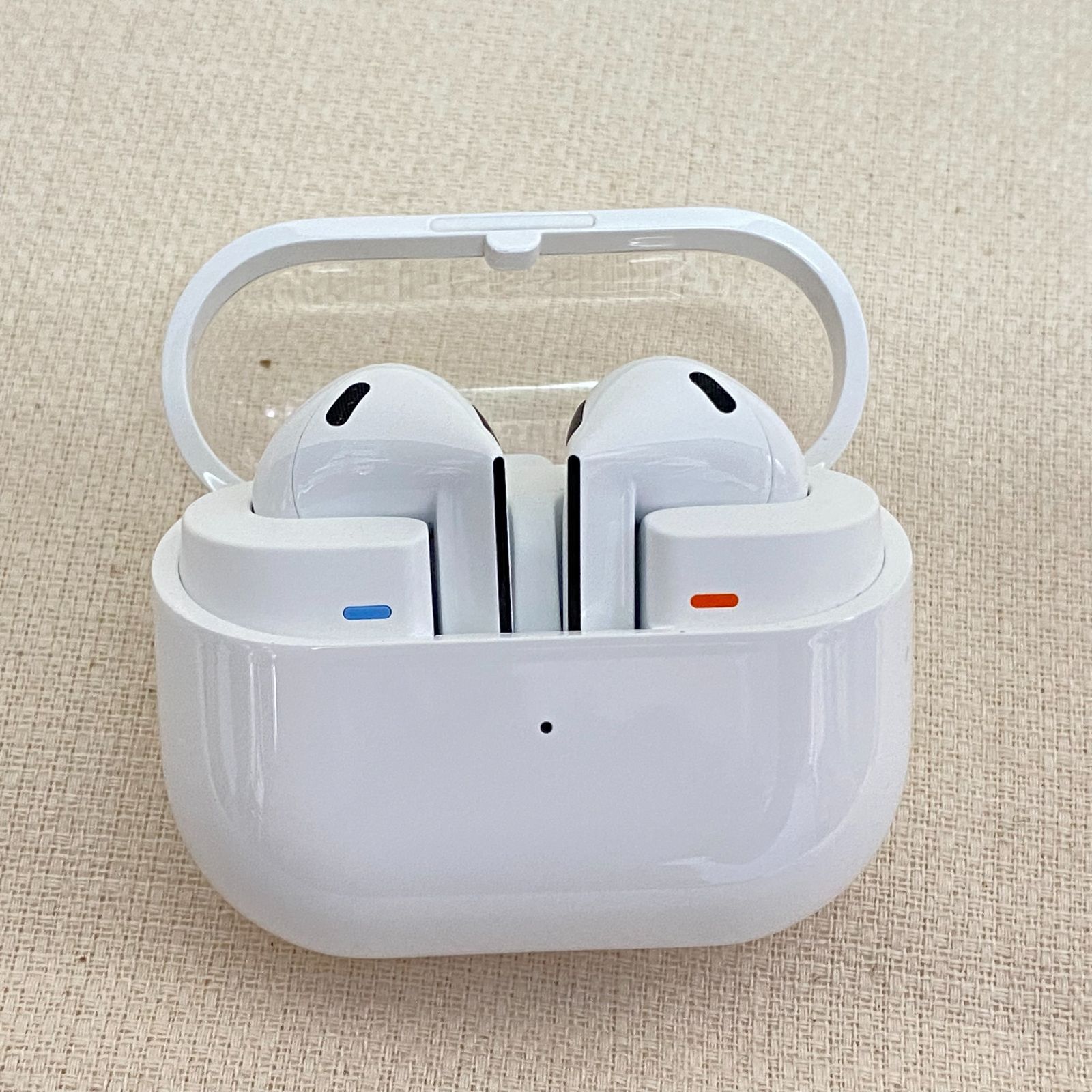 ホワイト ワイヤレスイヤホン