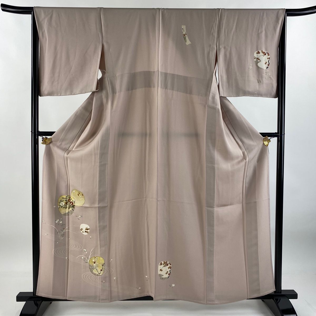 付下げ 身丈160.5cm 裄丈66.5cm M 単衣 鈴乃屋 草花 流水 金彩 ピンクベージュ 正絹 秀品