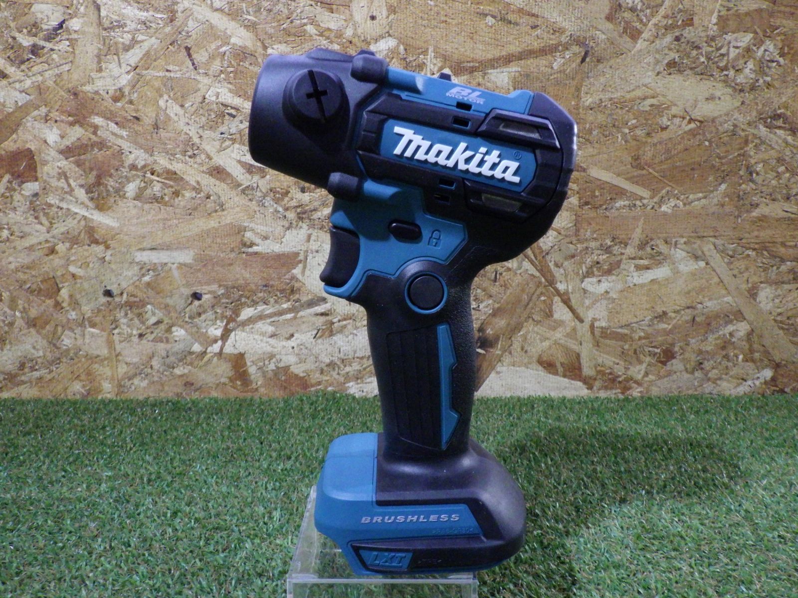 マキタ 充電式サンダポリッシャ PV300DZ 本体のみ 18V バッテリ 充電器別売 電動工具 研磨 箱に傷み